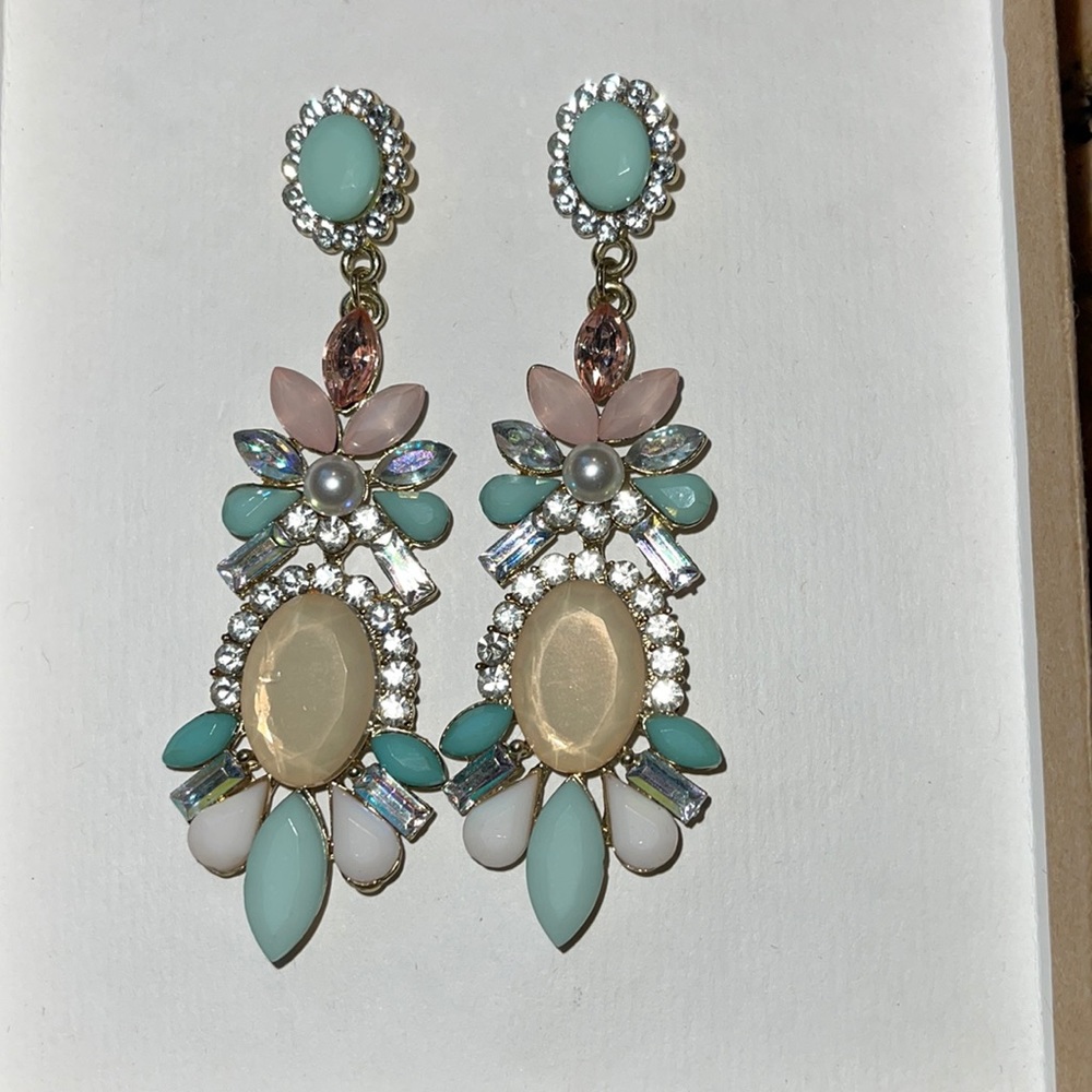 🛍5 for $20 🛍️ 
Earrings for pierced ears